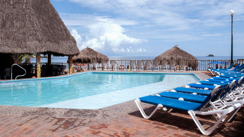 Imagen de la piscina del Hotel Las Cabanas Del Capitan. Foto 13