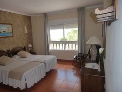 Imagen general del Hotel Las Calas, Agua Amarga. Foto 4