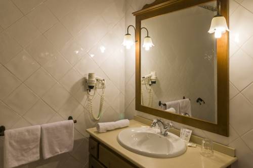 Imagen de la habitación del Hotel Las Camelias. Foto 6