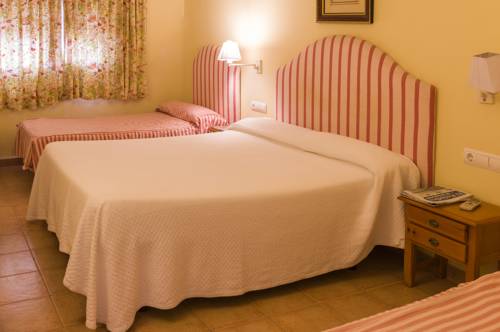 Imagen de la habitación del Hotel Las Camelias. Foto 9