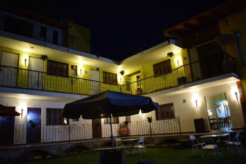 Imagen de la habitación del Hotel Las Candelas. Foto 8