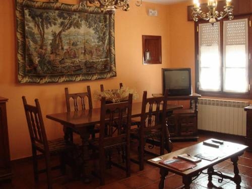 Imagen de la habitación del Hotel Las Cantigas. Foto 3