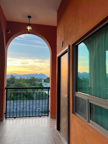 Imagen de los exteriores del Hotel Las Carolinas, Cadereyta Jim&eacute;nez. Foto 12