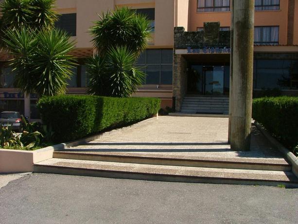 Imagen de los exteriores del Hotel Las Cigueñas. Foto 4