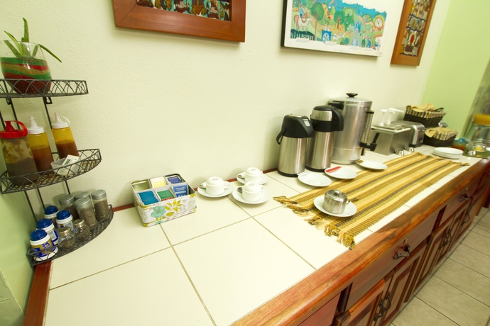 Imagen del bar/restaurante del Hotel Las Colinas. Foto 3