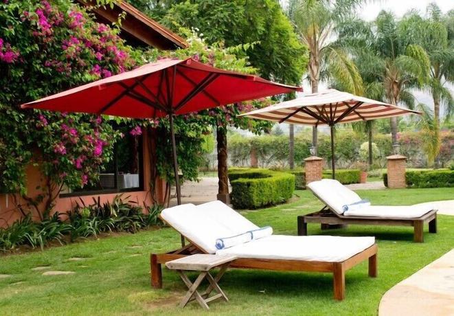 Imagen de los exteriores del Hotel Las C&uacute;pulas Peque&ntilde;o Gran. Foto 7