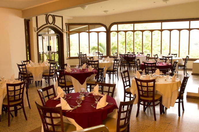 Imagen del bar/restaurante del Hotel Las Cumbres and Water Park. Foto 2