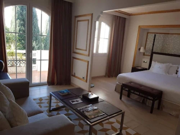 Imagen de la habitación del Hotel Las Dunas Grand Luxury. Foto 6