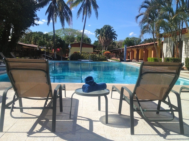 Imagen de la piscina del Hotel Las Espuelas. Foto 19