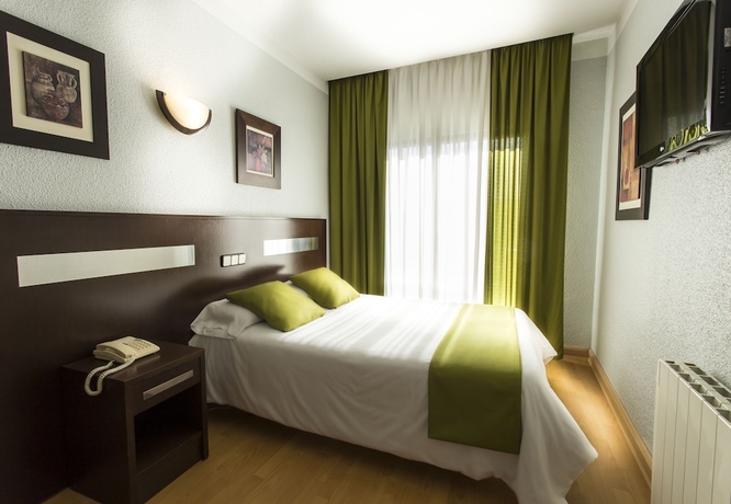 Imagen de la habitación del Hotel Las Estrellas. Foto 9