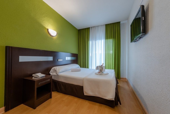 Imagen de la habitación del Hotel Las Estrellas. Foto 17