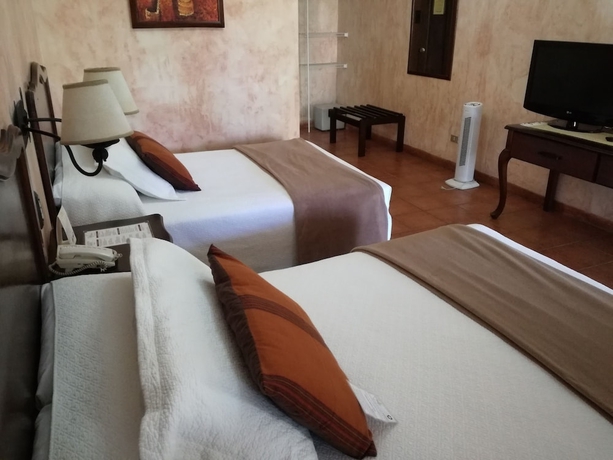 Imagen de la habitación del Hotel Las Farolas. Foto 4