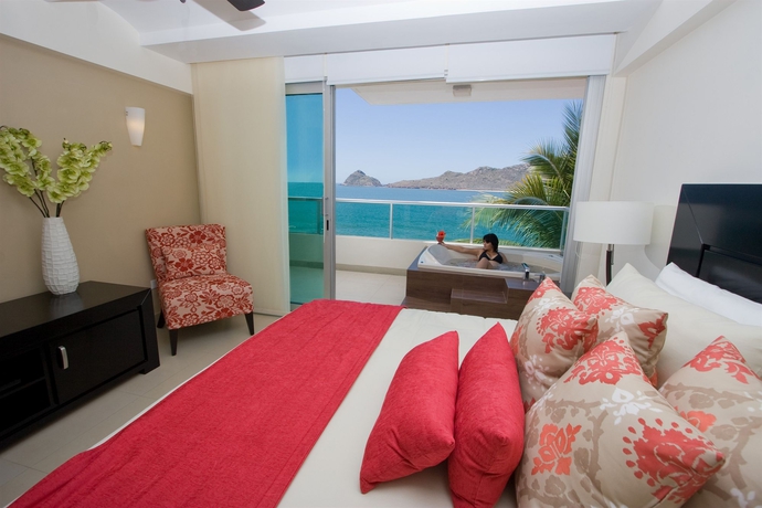 Imagen de la habitación del Hotel Las Flores Beach Resort. Foto 5