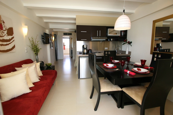 Imagen de los interiores del Hotel Las Flores Beach Resort. Foto 13