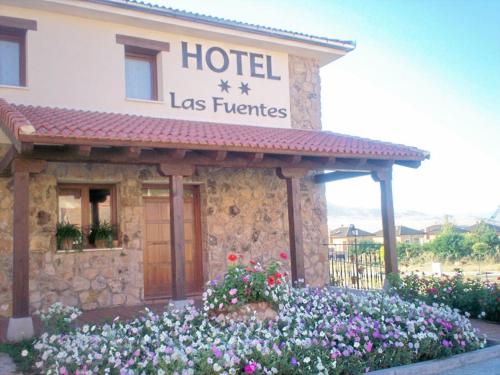 Imagen general del Hotel Las Fuentes, Torrecaballeros. Foto 2