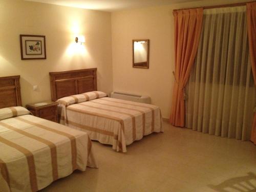 Imagen de la habitación del Hotel Las Fuentes, Torrecaballeros. Foto 18