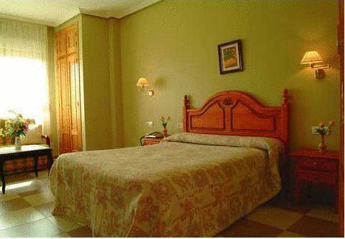 Imagen de la habitación del Hotel Las Glorias. Foto 5