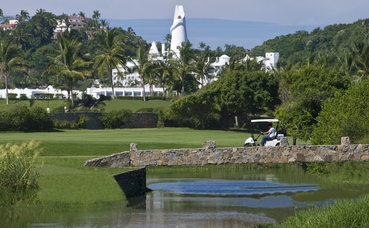 Imagen de los exteriores del Hotel Las Hadas By Brisas. Foto 5