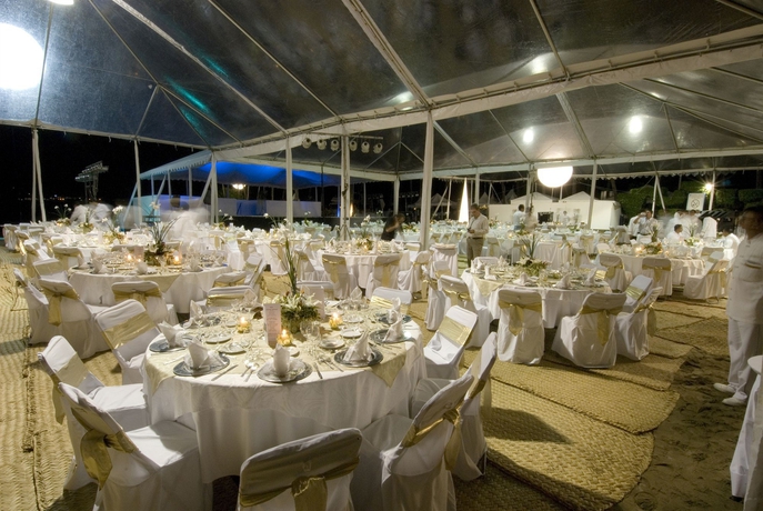 Imagen de los interiores del Hotel Las Hadas By Brisas. Foto 10