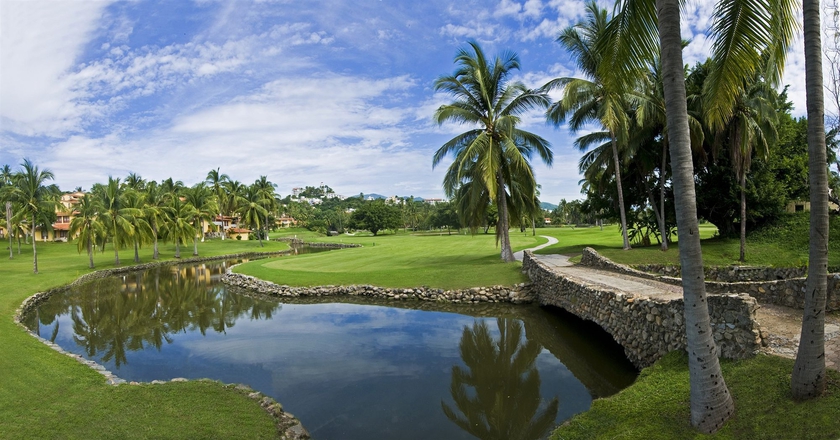 Imagen de los exteriores del Hotel Las Hadas By Brisas. Foto 7