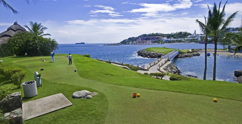 Imagen de los exteriores del Hotel Las Hadas By Brisas. Foto 9