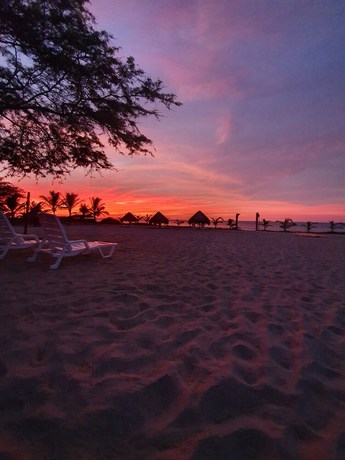 Imagen de los exteriores del Hotel Las Hamacas, Punta Sal. Foto 7