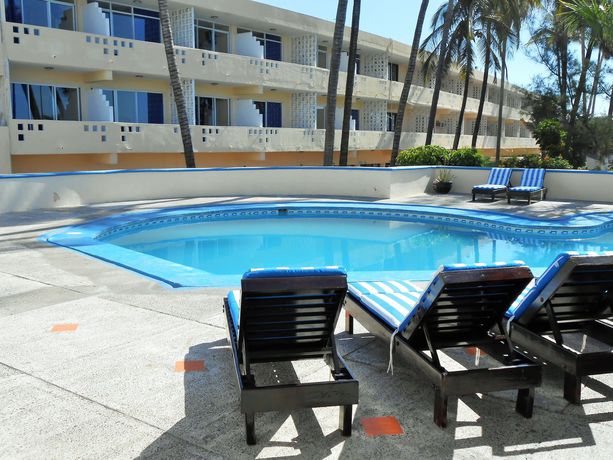 Imagen de los exteriores del Hotel Las Jacarandas. Foto 7