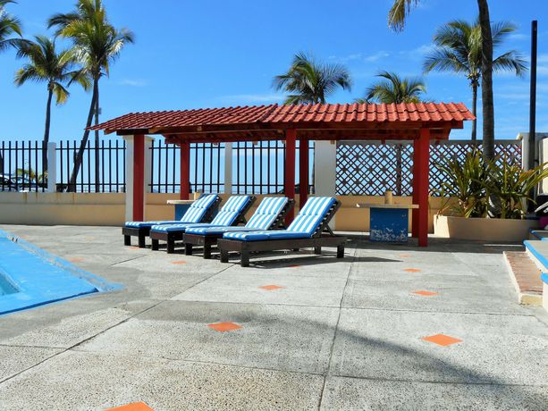 Imagen de los exteriores del Hotel Las Jacarandas. Foto 8