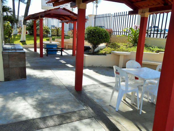 Imagen de la piscina del Hotel Las Jacarandas. Foto 16