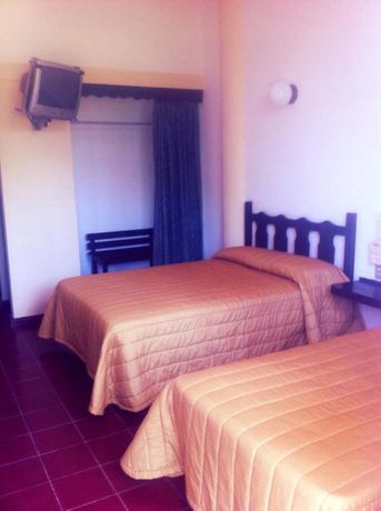 Imagen de los exteriores del Hotel Las Jacarandas. Foto 9
