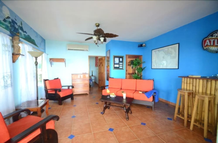 Imagen de la habitación del Hotel Las Lajas Beach Resort. Foto 12