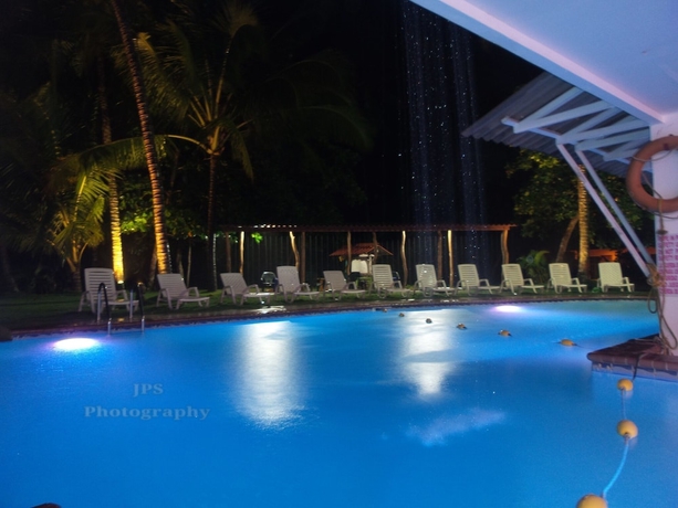 Imagen de la piscina del Hotel Las Lajas Beach Resort. Foto 18