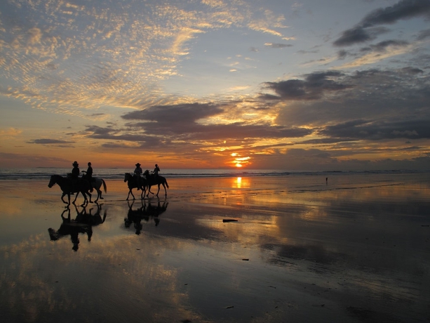 Imagen general del Hotel Las Lajas Beach Resort. Foto 2