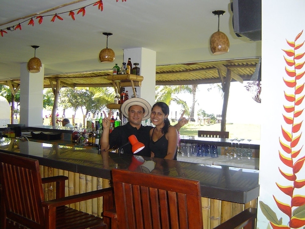 Imagen del bar/restaurante del Hotel Las Lajas Beach Resort. Foto 10