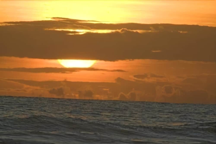 Imagen de los exteriores del Hotel Las Lajas Beach Resort. Foto 16