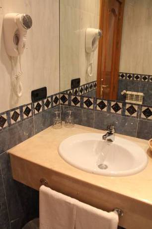 Imagen de la habitación del Hotel Las Moreras. Foto 8