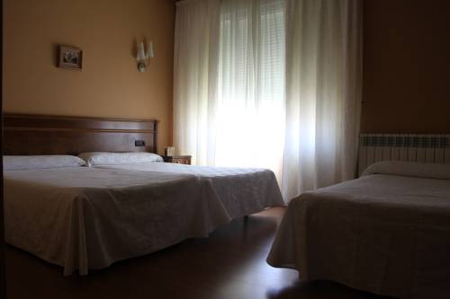 Imagen de la habitación del Hotel Las Moreras. Foto 10