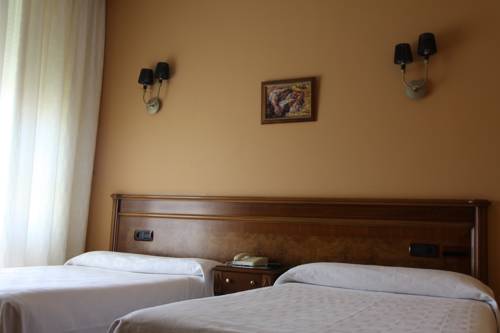 Imagen de la habitación del Hotel Las Moreras. Foto 11