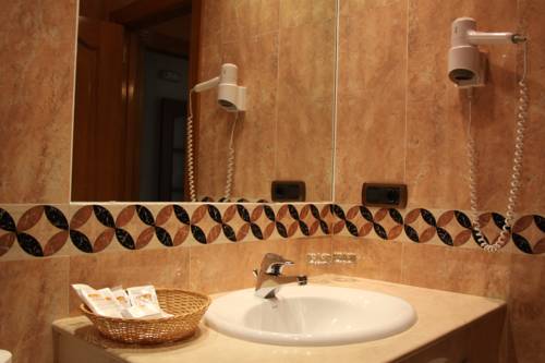 Imagen de la habitación del Hotel Las Moreras. Foto 12