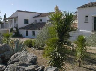 Imagen de los exteriores del Hotel Las Navezuelas. Foto 11