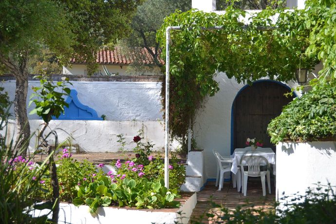 Imagen de los exteriores del Hotel Las Navezuelas. Foto 12