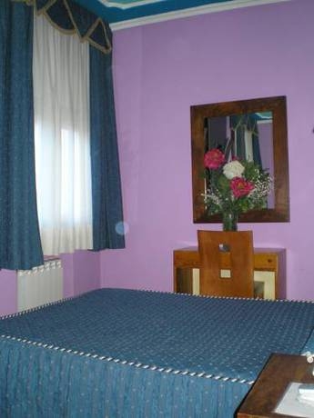 Imagen de la habitación del Hotel Las Nieves, Jaca . Foto 7