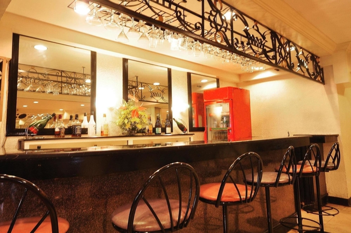 Imagen del bar/restaurante del Hotel Las Palmas De Manila. Foto 2