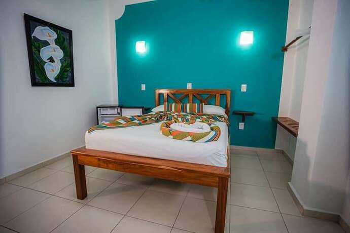 Imagen de la habitación del Hotel Las Palmas en Laurel. Foto 13