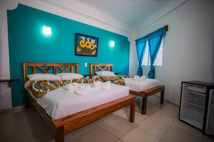 Imagen de la habitación del Hotel Las Palmas en Laurel. Foto 16