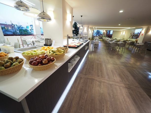 Imagen del bar/restaurante del Hotel Las Palmeras Affiliated by FERGUS. Foto 16