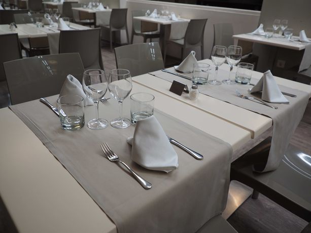 Imagen del bar/restaurante del Hotel Las Palmeras Affiliated by FERGUS. Foto 19