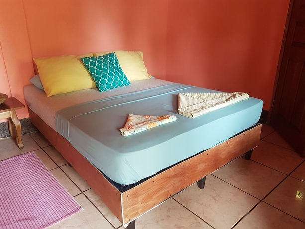 Imagen de la habitación del Hotel Las Palmeras Beachfront. Foto 12