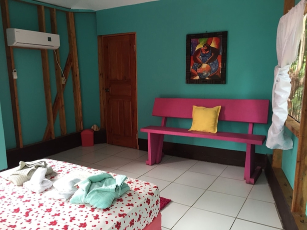 Imagen de la habitación del Hotel Las Palmeras Beachfront. Foto 13