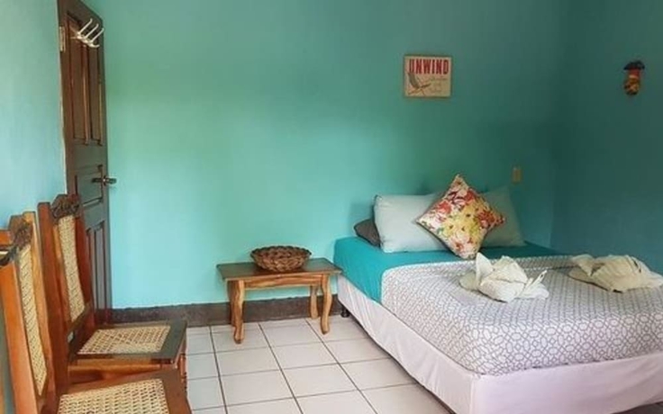 Imagen de la habitación del Hotel Las Palmeras Beachfront. Foto 18